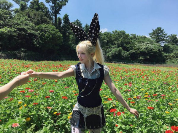 股天下 宋雨琦化身兔女郎娇俏明媚 黑裙配白丝性感又优雅